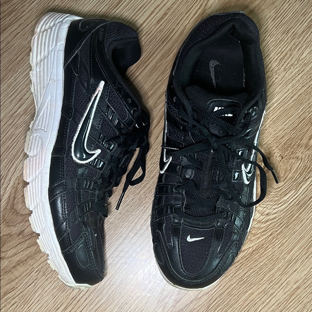Nike Black and White Running Shoes size 9